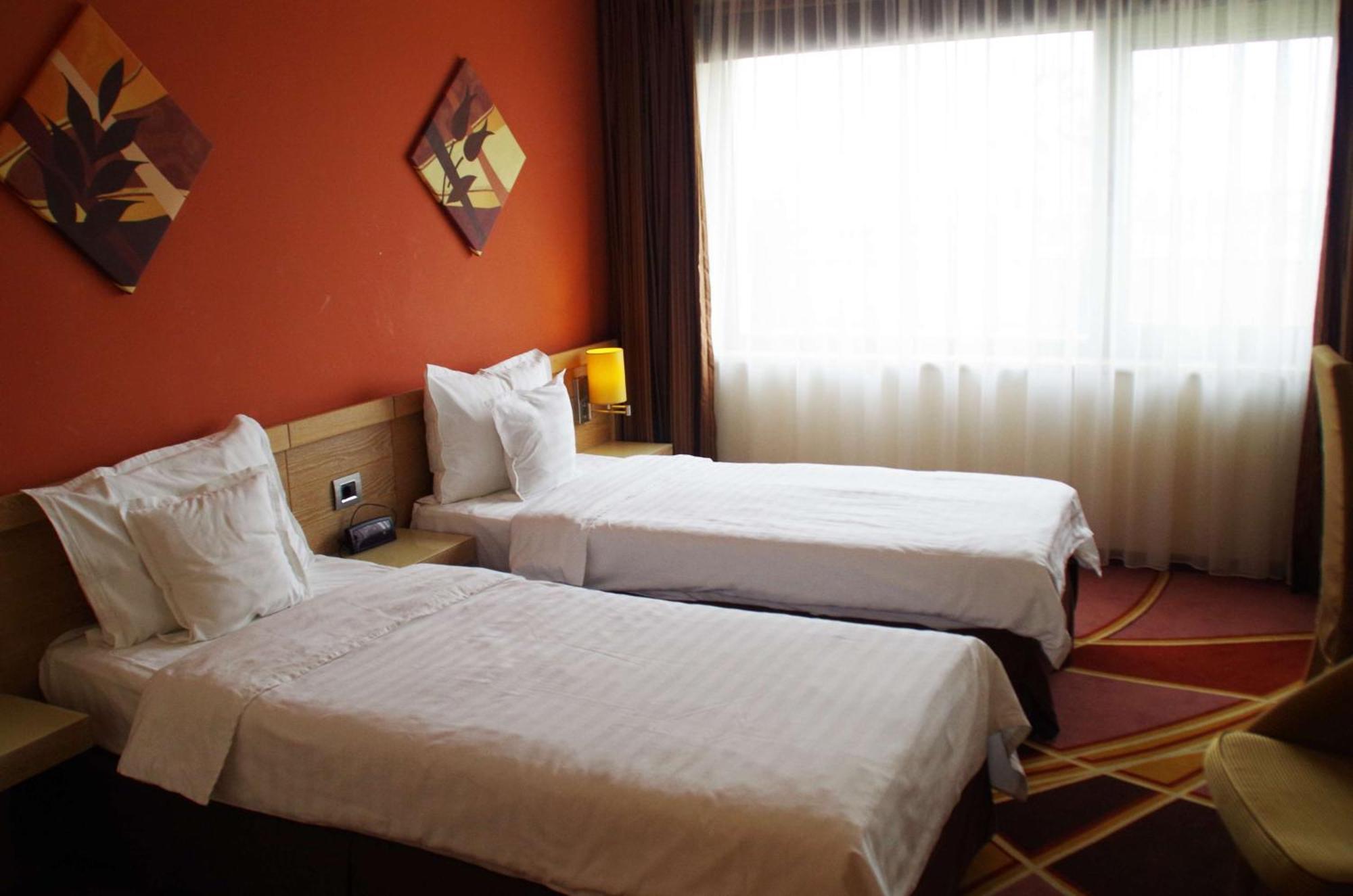 Quarto com 2 Camas de Solteiro
